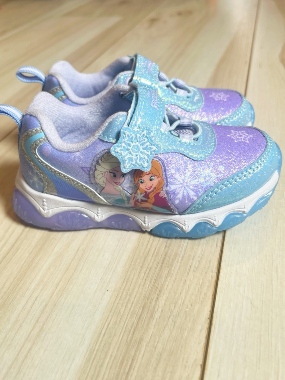 🆕 Toddler Disney Frozen Light Up Sneakers Elsa Anna 7T
